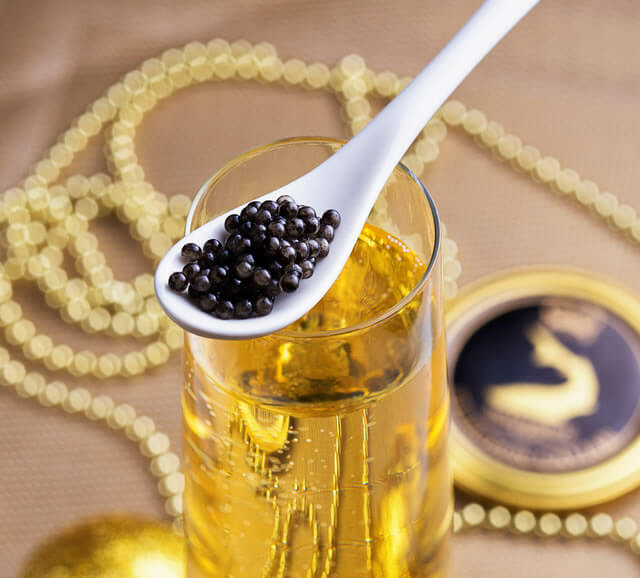 чорна ікра для свята - holidays with black caviar